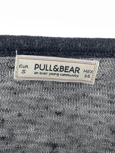 s Beden siyah Renk Pull and Bear T-shirt %70 İndirimli.