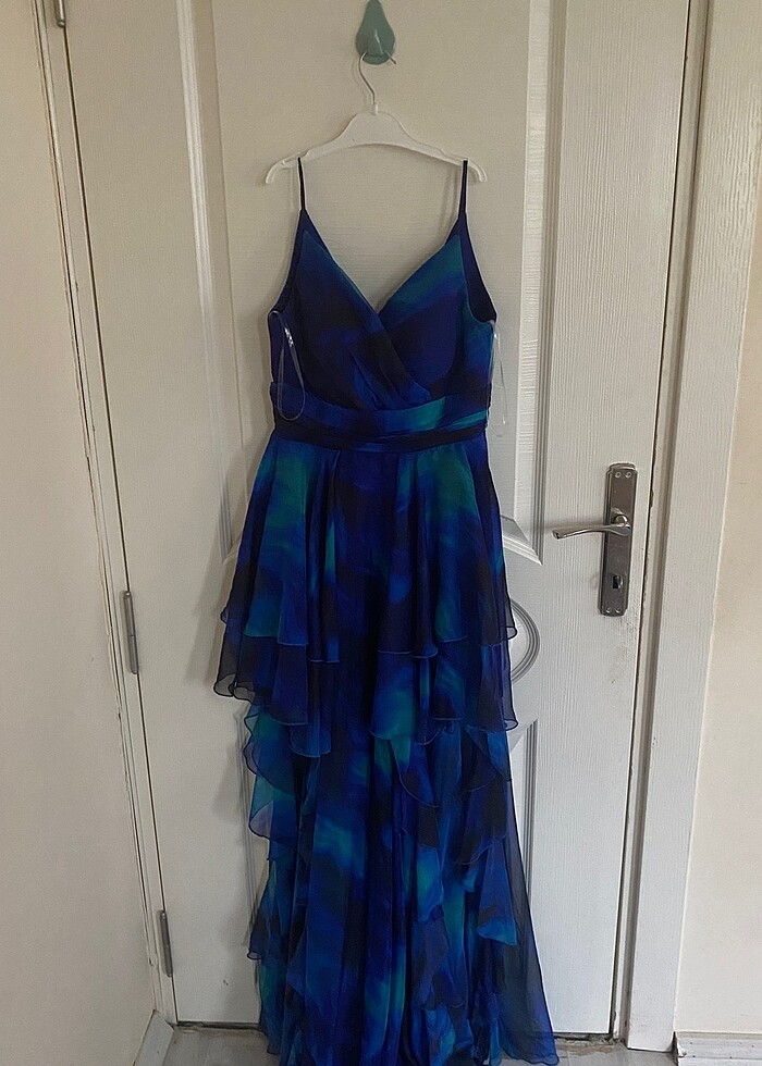 Yırtmaçlı abiye - Görsel 2