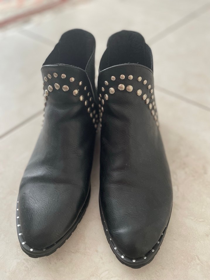 Siyah Parlak Deri Tokalı Blok Topuklu Bot - Görsel 2