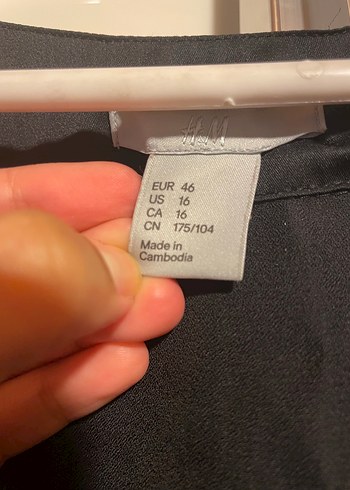 46 Beden Siyah Kolsuz Midi Drapeli Elbise