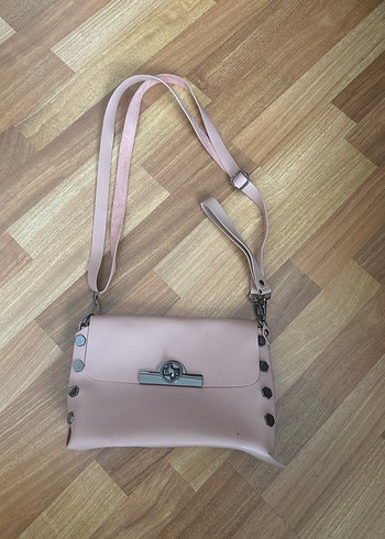 Pembe Deri Tokalı Kadın Çanta