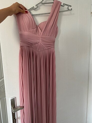 Asos pembe pileli tek kol abiye