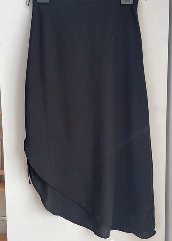 Siyah Yırtmaçlı Asimetrik Etek - Görsel 2