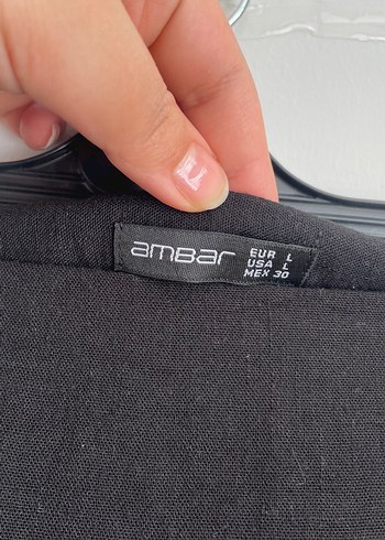 Siyah Yırtmaçlı Asimetrik Etek - Görsel 4