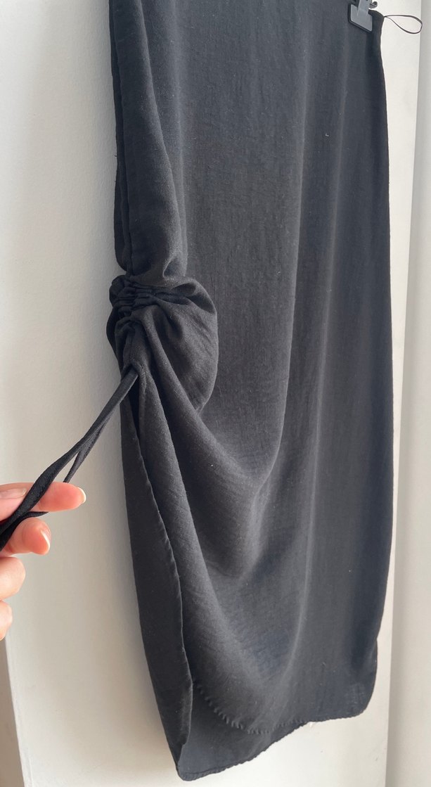 Siyah Yırtmaçlı Asimetrik Etek - Görsel 3