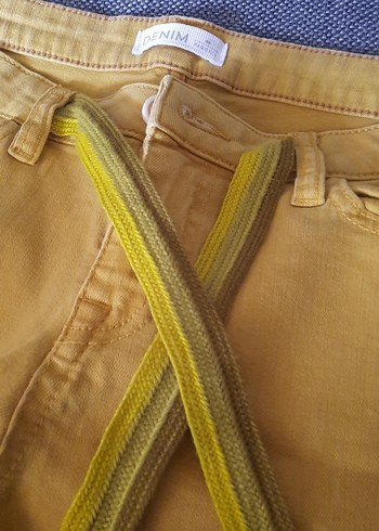 Sarı Kemerli Kadın Şort - Görsel 5