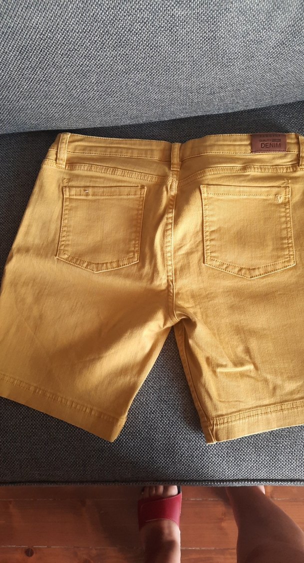 Sarı Kemerli Kadın Şort - Görsel 3