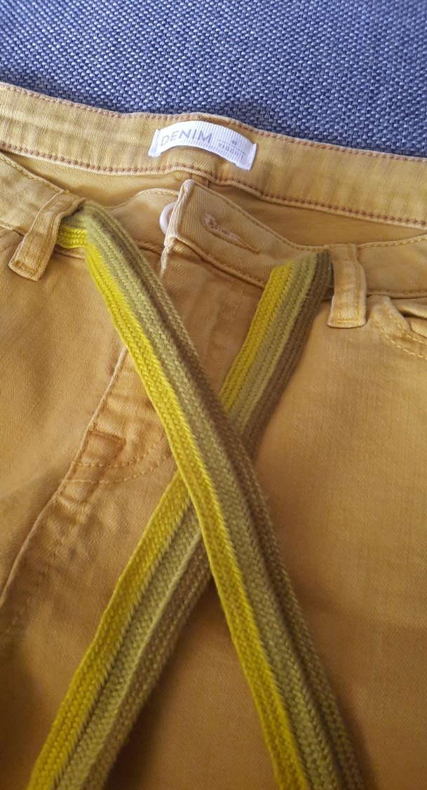 Sarı Kemerli Kadın Şort - Görsel 5