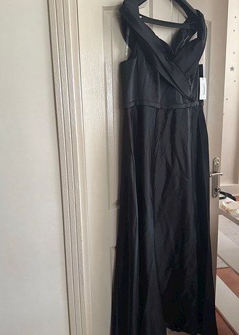 Siyah Drapeli Uzun Straplez Gotik Elbise