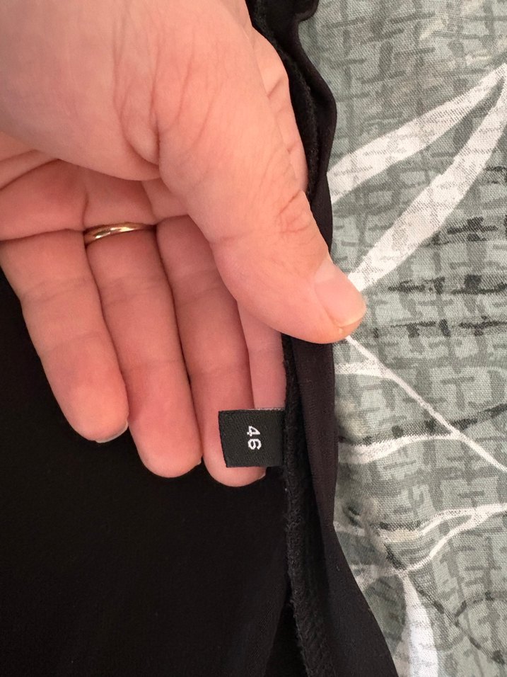 Drapeli Siyah V Yaka Hamile Bluzu - Görsel 2