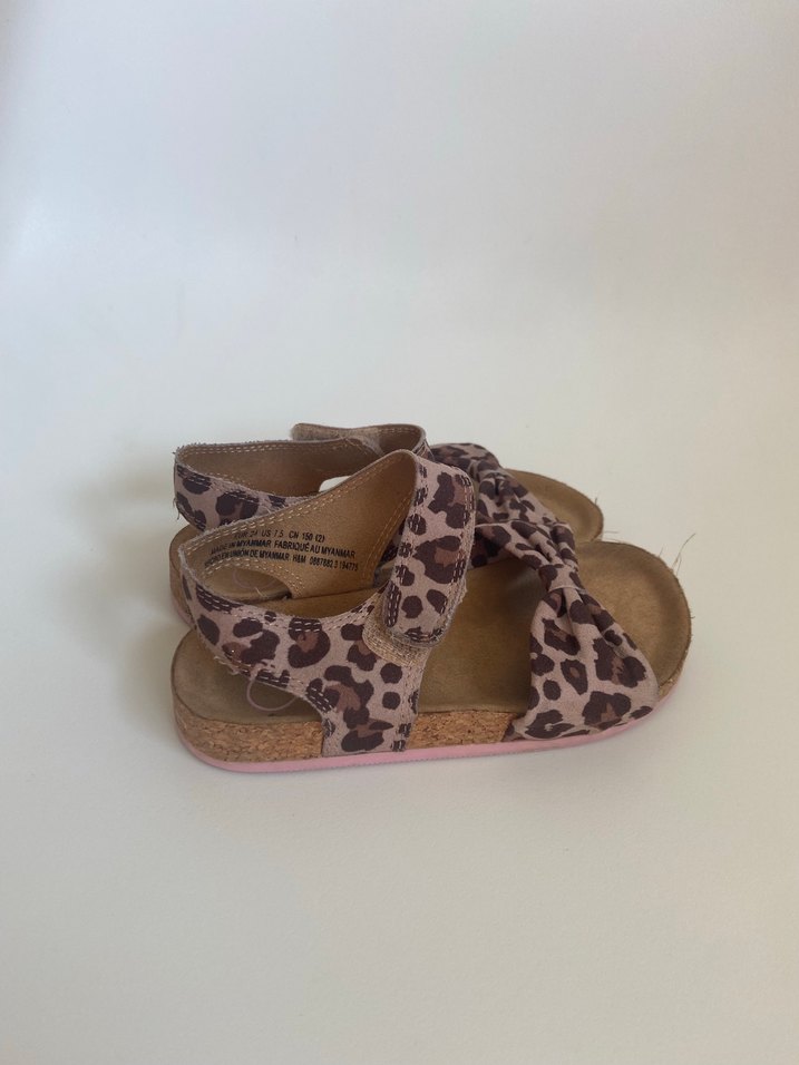 H&M Leopar Desenli Fiyonk Detaylı Kız Sandalet - Görsel 3
