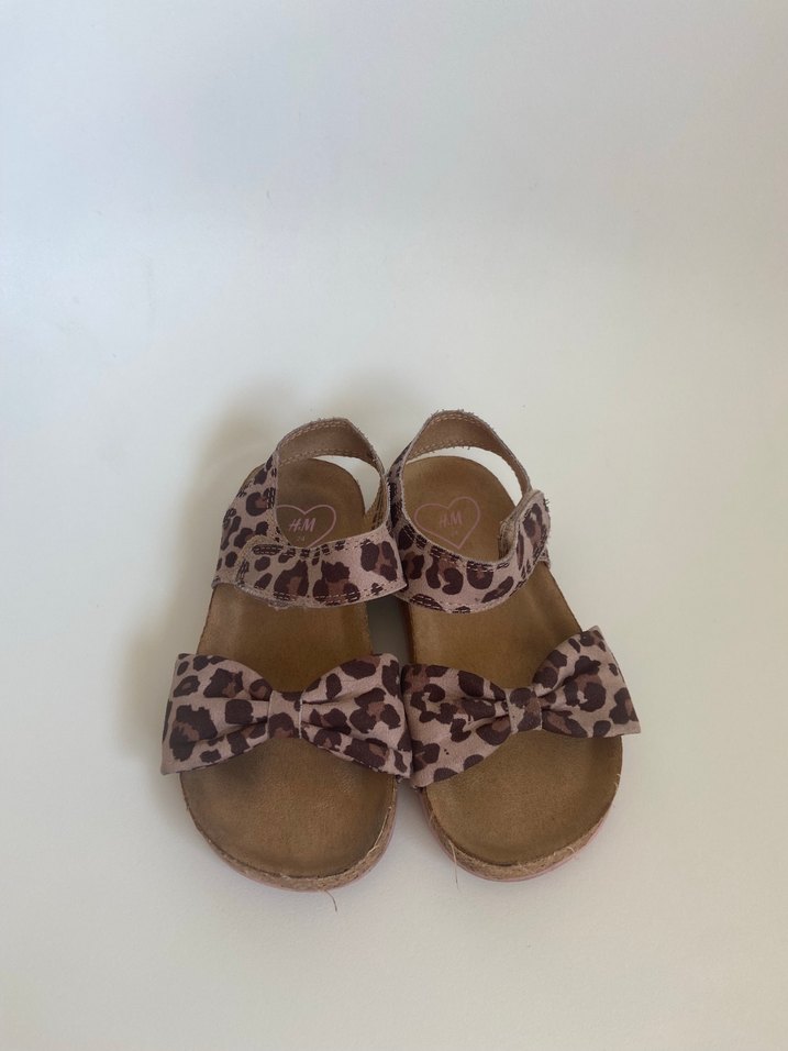 H&M Leopar Desenli Fiyonk Detaylı Kız Sandalet - Görsel 2