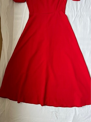 Kırmızı elbise - Görsel 4