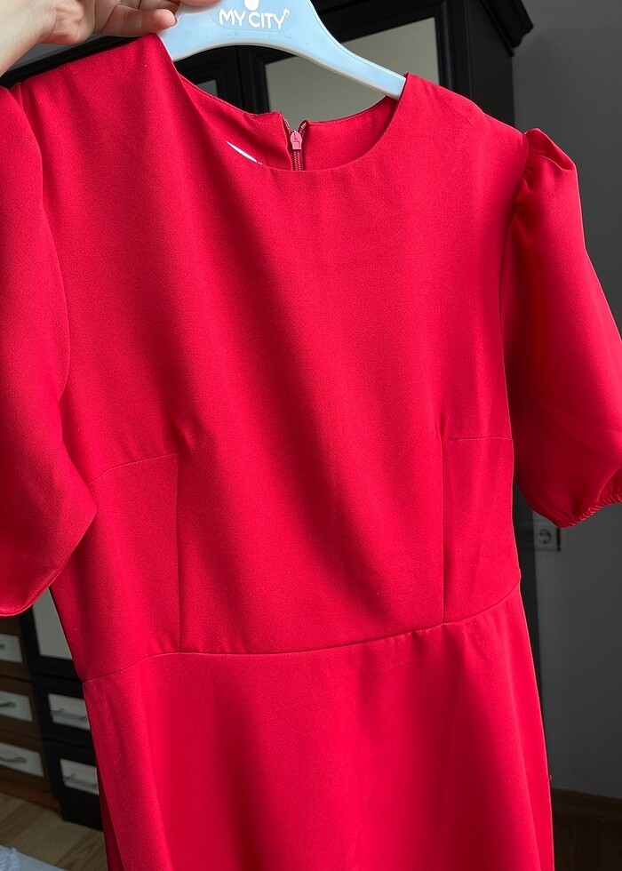 Kırmızı elbise - Görsel 5