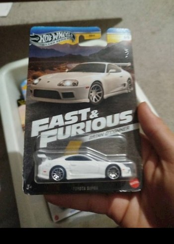 Parlak Beyaz Hot Wheels Oyuncak Araba