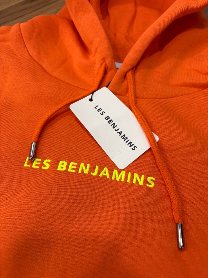 Canlı Turuncu Kapüşonlu Sweatshirt — görsel 3/3