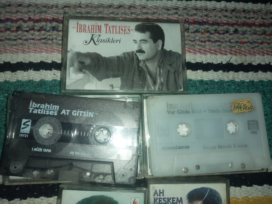 İbrahim Tatlıses Kasetleri - AH, KESKEM, At Gitsin - Görsel 2
