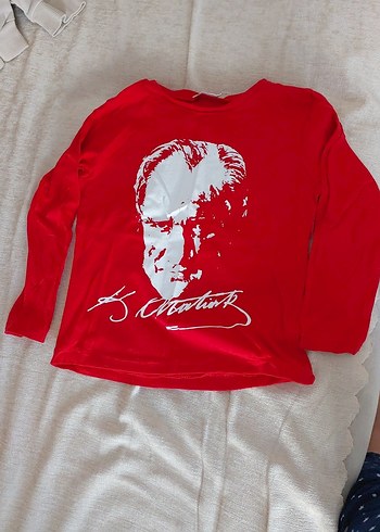 Kız Çocuk Kırmızı Uzun Kollu Atatürk resmi baskılı Tişört