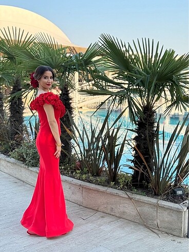 KIRMIZI GÜL DETAYLI ABİYE