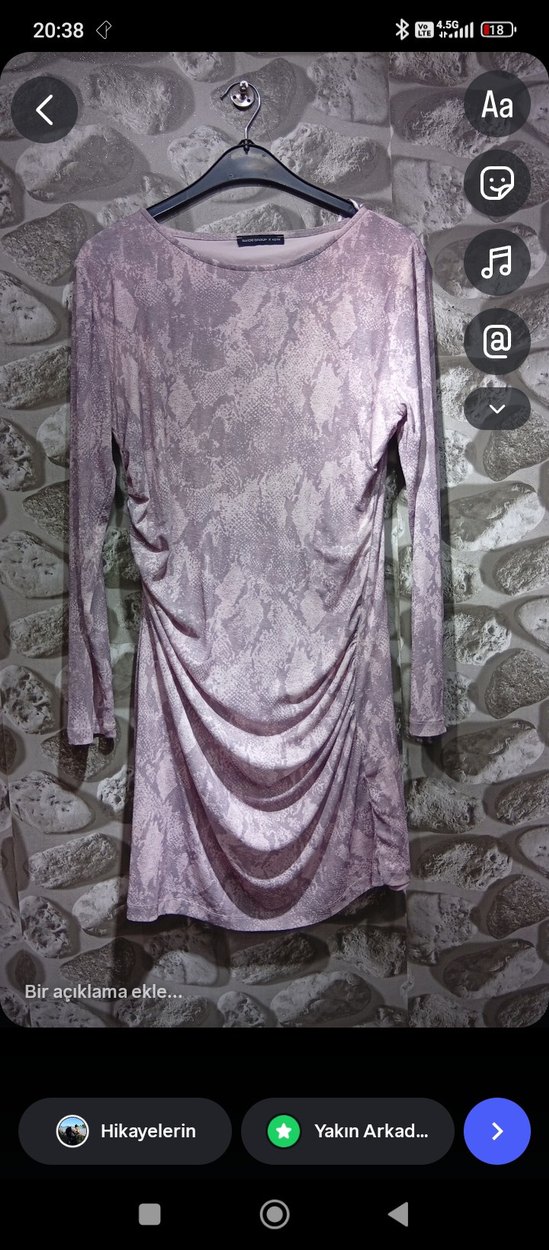 Drapeli Uzun Kol Yılan Desenli Mor Elbise - Görsel 2