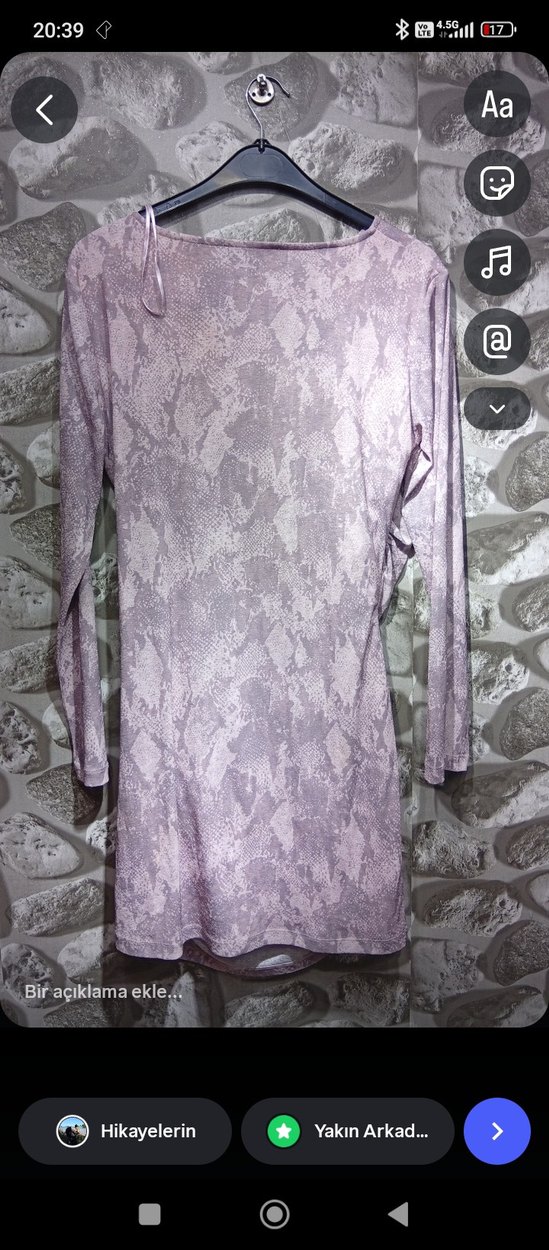 Drapeli Uzun Kol Yılan Desenli Mor Elbise - Görsel 4