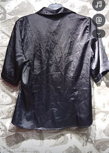 Saten Görünümlü Siyah V Yakalı Gömlek - Görsel 2