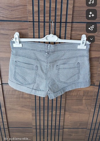 Zara Gri Çizgili Kemerli Mini Denim Şort