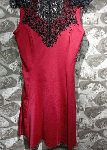 Bordo Dantel Detaylı Gotik V Yaka Midi Elbise
