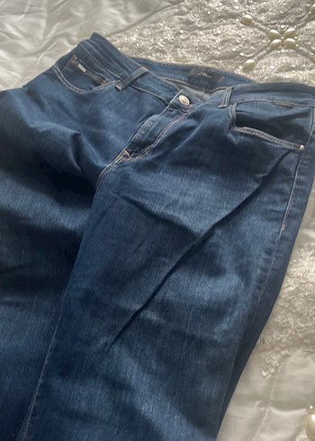 Kadın Parlak Lacivert Kemerli Midi Kot Pantolon - Görsel 5