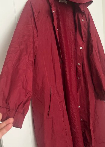 Bordo Uzun Düğmeli Kadın Yağmurluk - Görsel 3