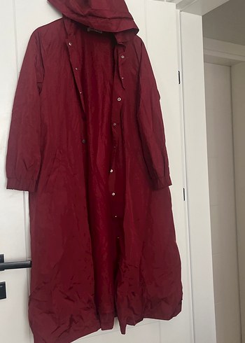 Bordo Uzun Düğmeli Kadın Yağmurluk - Görsel 4