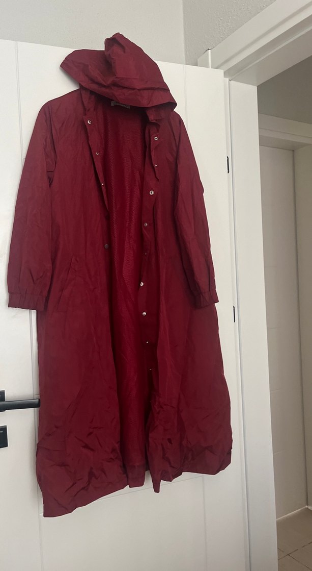 Bordo Uzun Düğmeli Kadın Yağmurluk - Görsel 4