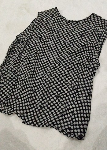 Düğmeli Puantiyeli Kolsuz Bluz - Görsel 2