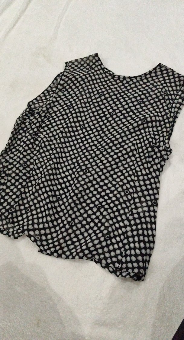 Düğmeli Puantiyeli Kolsuz Bluz - Görsel 2