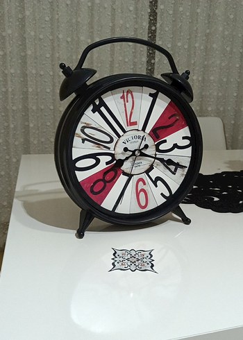 Diğer Renkli Siyah Masa Saati