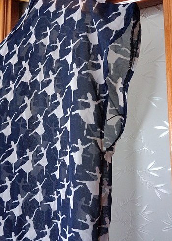 Mavi beyaz Baskılı Kolsuz Salaş Bluz - Görsel 2