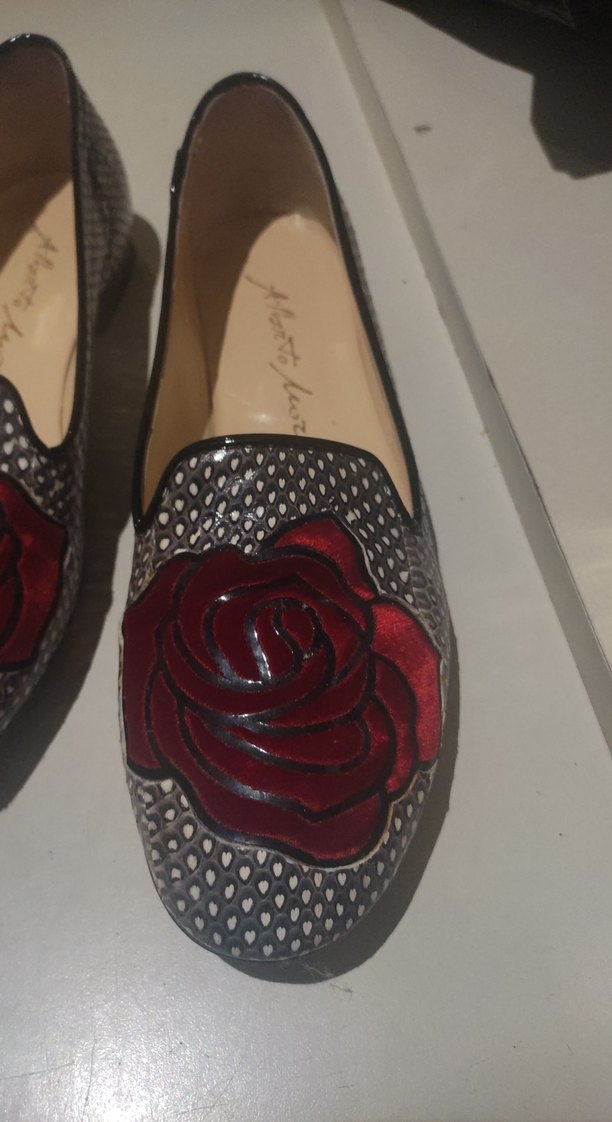 Bordo Gül Detaylı Yılan Derisi Desenli Düğmeli Babet - Görsel 2