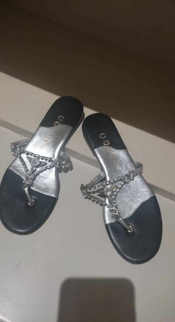 Gri Yılan Desenli Zincir Detaylı Dolgu Topuklu Kadın Terlik - Görsel 3