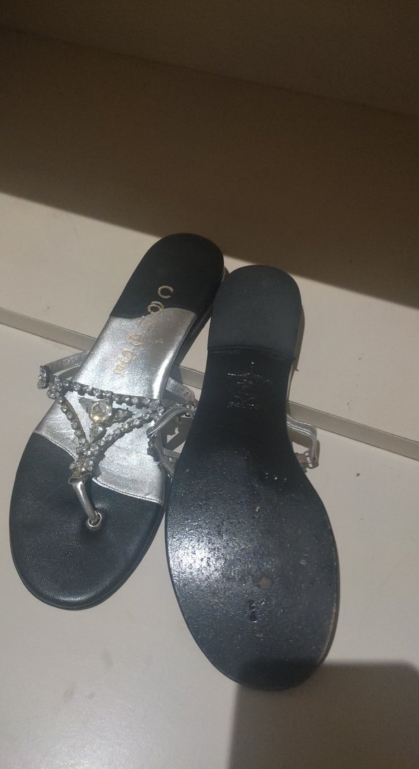 Gri Yılan Desenli Zincir Detaylı Dolgu Topuklu Kadın Terlik - Görsel 2