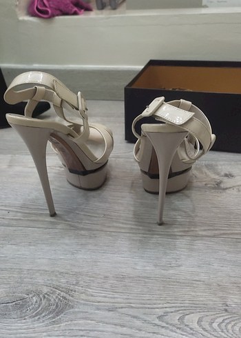 Bej Rugan Tokalı İnce Topuklu Kadın Ayakkabı - Görsel 3