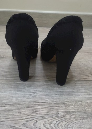 Siyah Nakışlı Tokalı Topuklu Kadın Ayakkabı - Görsel 3