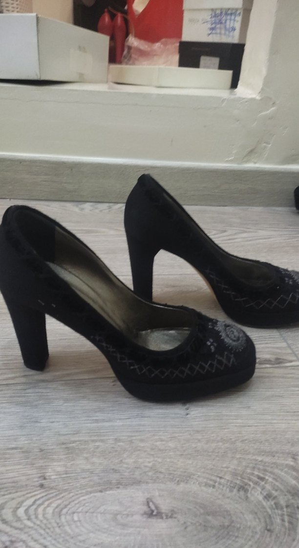 Siyah Nakışlı Tokalı Topuklu Kadın Ayakkabı - Görsel 4