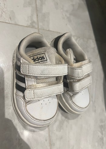 18 Beden Erkek Çocuk Beyaz Adidas Spor Ayakkabı
