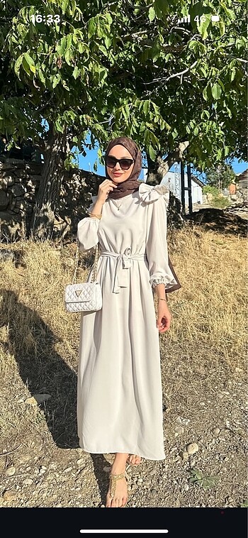 Diğer Omuz detaylı elbise