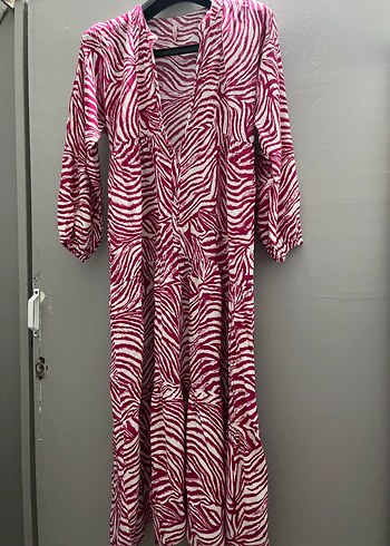 Pembe Zebra Desenli Uzun Bohem Elbise