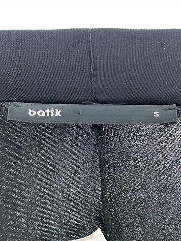 s Beden siyah Renk Batik Düz Kesim %70 İndirimli.