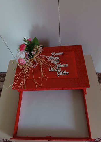 Çiçekli Kırmızı Kadife Kutulu söz nişan isteme çikolata kutusu