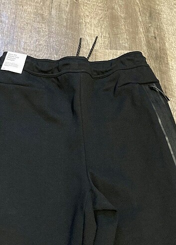 s Beden Nike Tech Fleece Siyah S beden Sıfır Etiketi Üzerinde