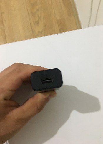 Beyaz ve siyah USB telefon şarj cihazları - Görsel 2