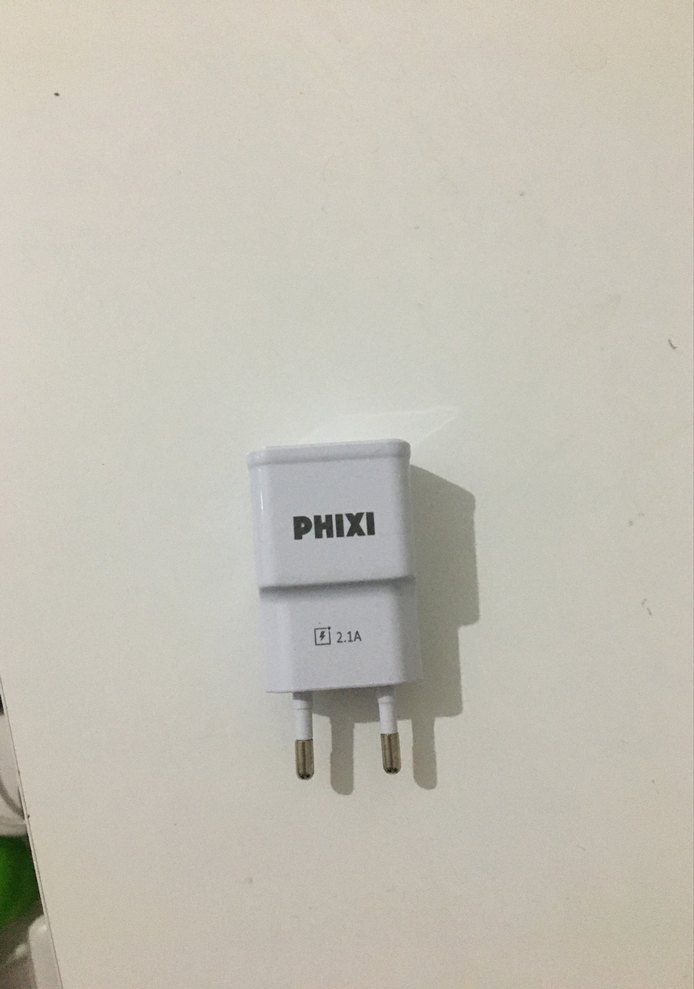 Beyaz ve siyah USB telefon şarj cihazları - Görsel 3